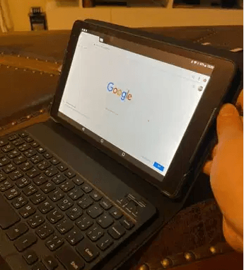 للبيع تابلت الكاتيل Alcatel مع الكيبورد استعمال خفيف جدا
التابلت يركبله شريحة تلفون وايضا تقدر تزيد مساحة التخزين. الجهاز نظيف ولا يوجد به اي عيوب