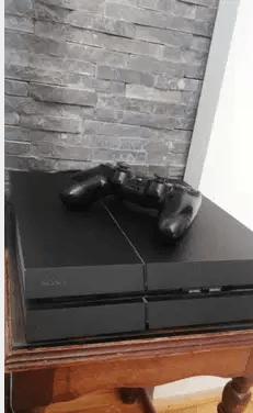 Ps4 500 gb, 1 controller مستعمل للبيع