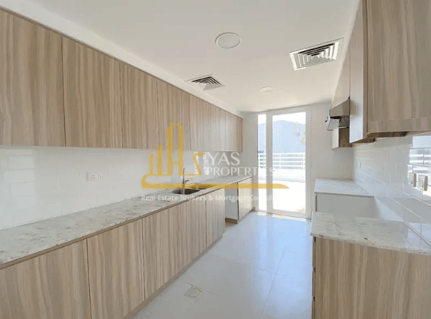 Contemporary 4 Bedroom, On Pool and Park !!!
Yas properties is proud to present you 4 bedroom Semi Detached located in the first phase of Arabella.
The property details are as follows:-
* 4 bedroo...