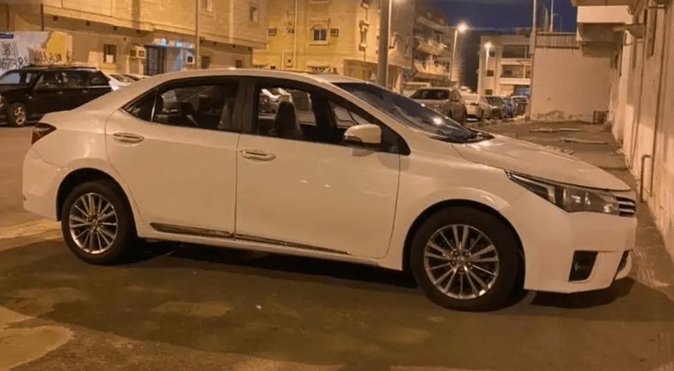 للبيع كورولا 2015