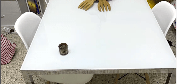 طاوله طعام راقيه جدا للبيع