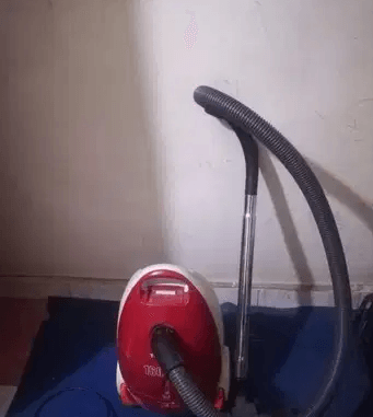 مكنسة كهربائية توشيبا ١٦٠٠ وات للبيع
