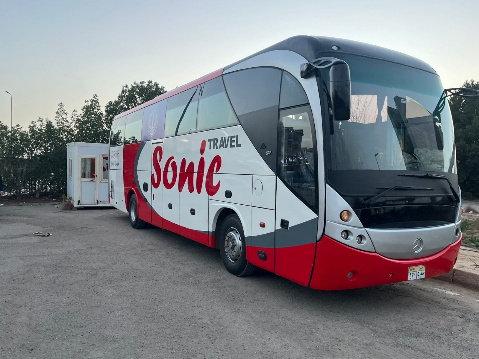 رحلتكم القادمة محتاجة "لمّة" وراحة! 🚌✨